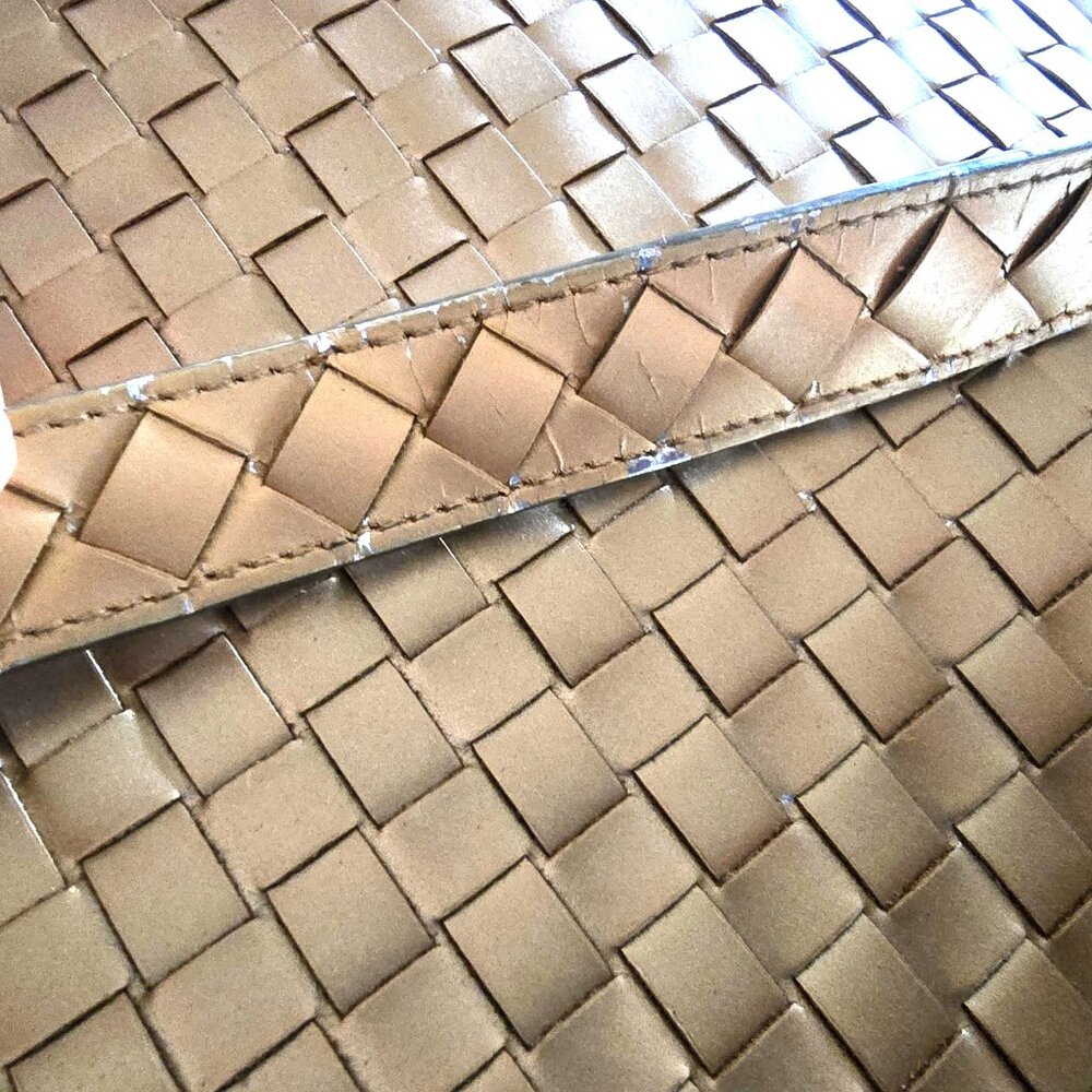 Authentic Bottega Veneta Flat Shoulder Bag - Golden Metallic Intrecciato Leather - Picture 11 of 16